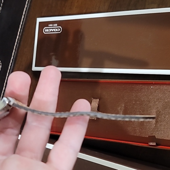 Coach Signature round watch EUC - Picture 5 of 9